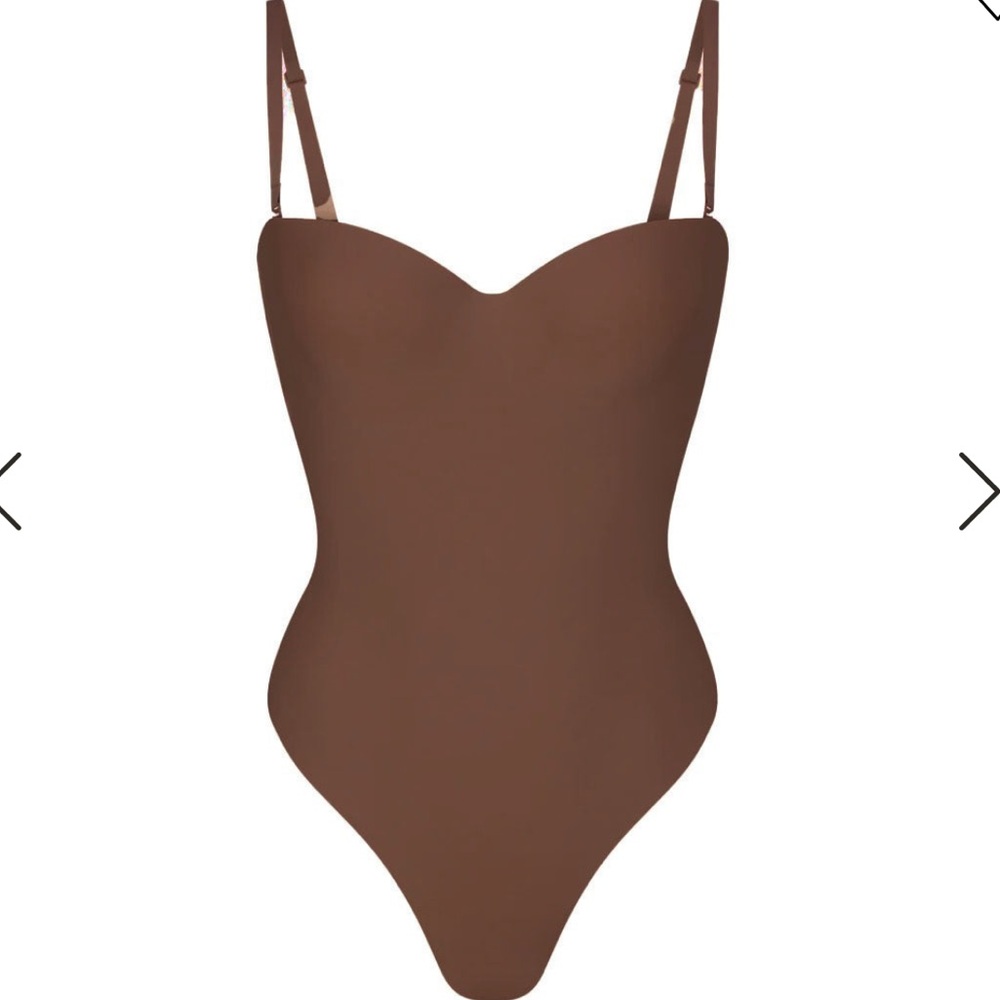 COPY - SKIMS BODY
UNDERWIRE THONG BODYSUIT